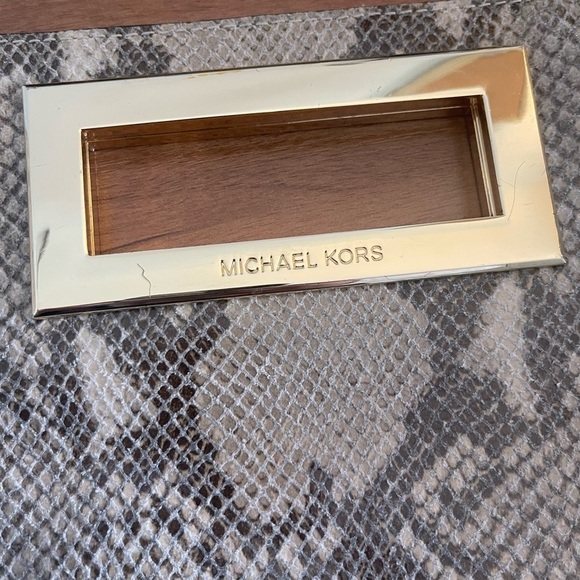 Michael Kors large snakeskin Berkeley clutch - Picture 8 of 9